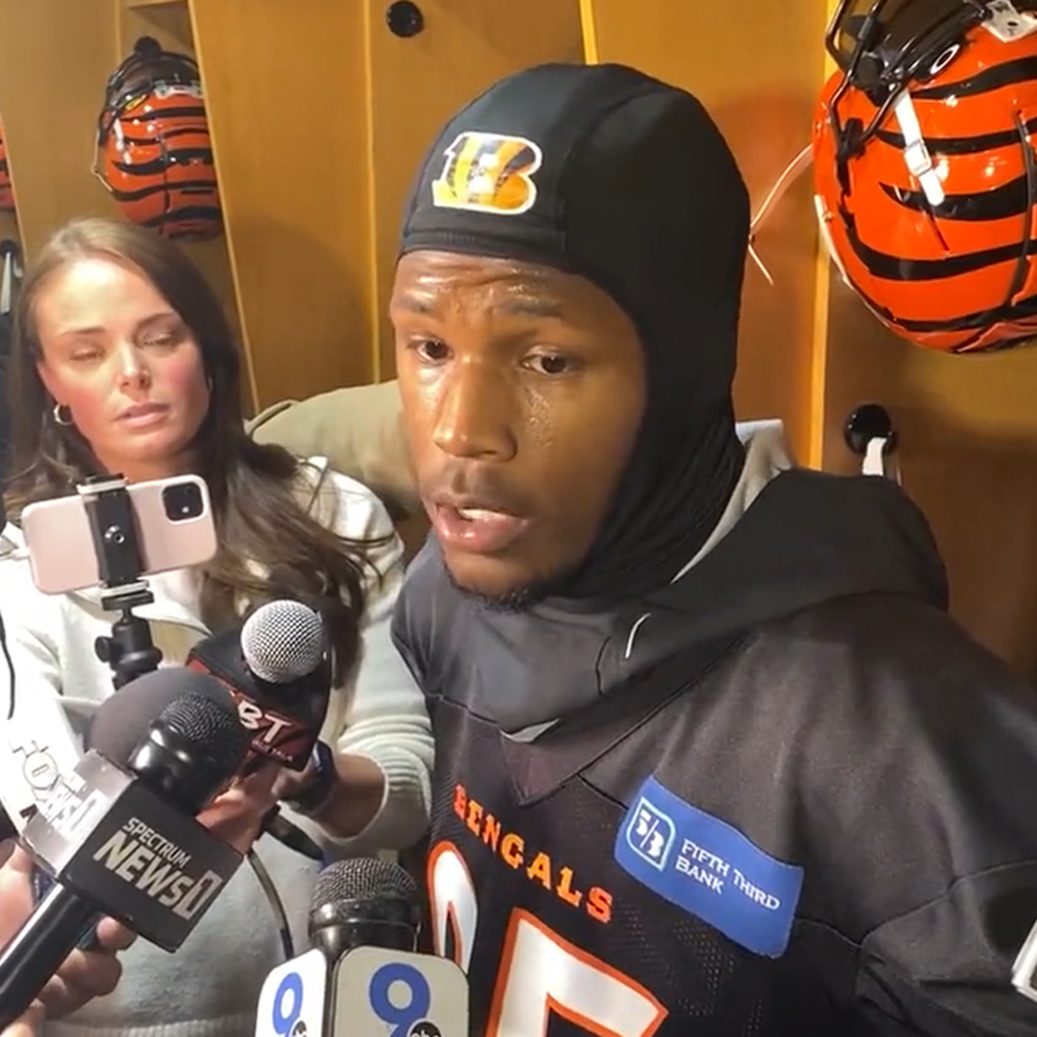 Bengals' Tee Higgins sends 'love' to Damar Hamlin