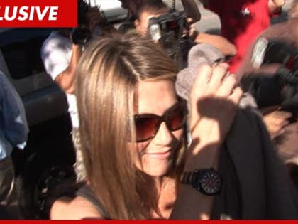 0917_jennifer_aniston_tmz_EX