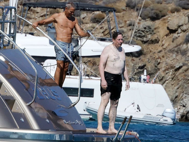 0718-Elon-Musk-Shirtless-Yacht-Drinking-Mykonos-Greece-photos-primary-4