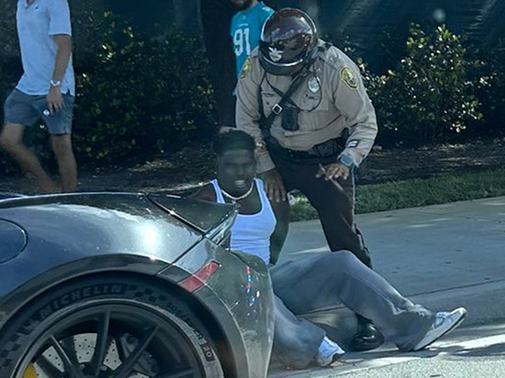 Tyreek Hill Put In Handcuffs, Detained Before Dolphins Game