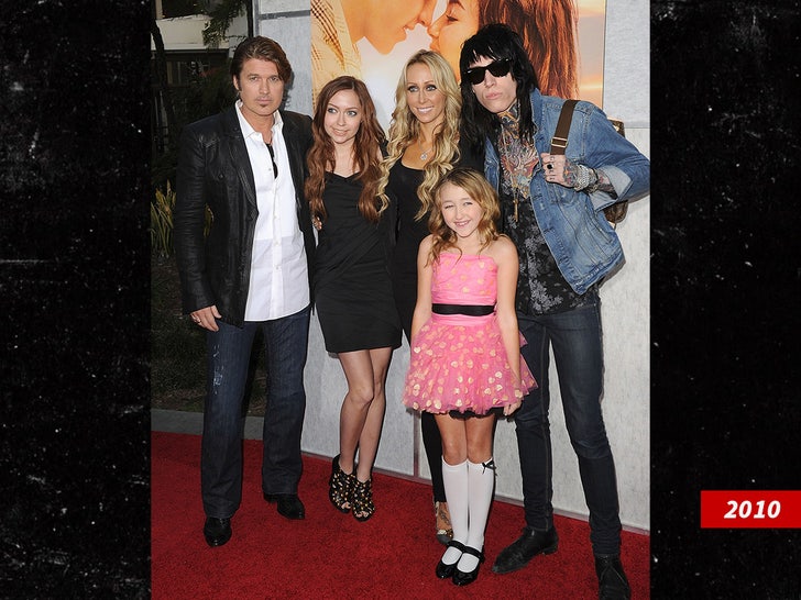 Billy Ray Cyrus, Brandi Cyrus, Tish Cyrus, Noah Lindsey Cyrus, dan Trace Cyrus Getty