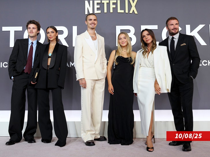 Cruz-Beckham,-Jackie-Apostel,-Romeo-Beckham,-Harper-Beckham,-Victoria-Beckham-e-David-Beckham-sub-getty-1