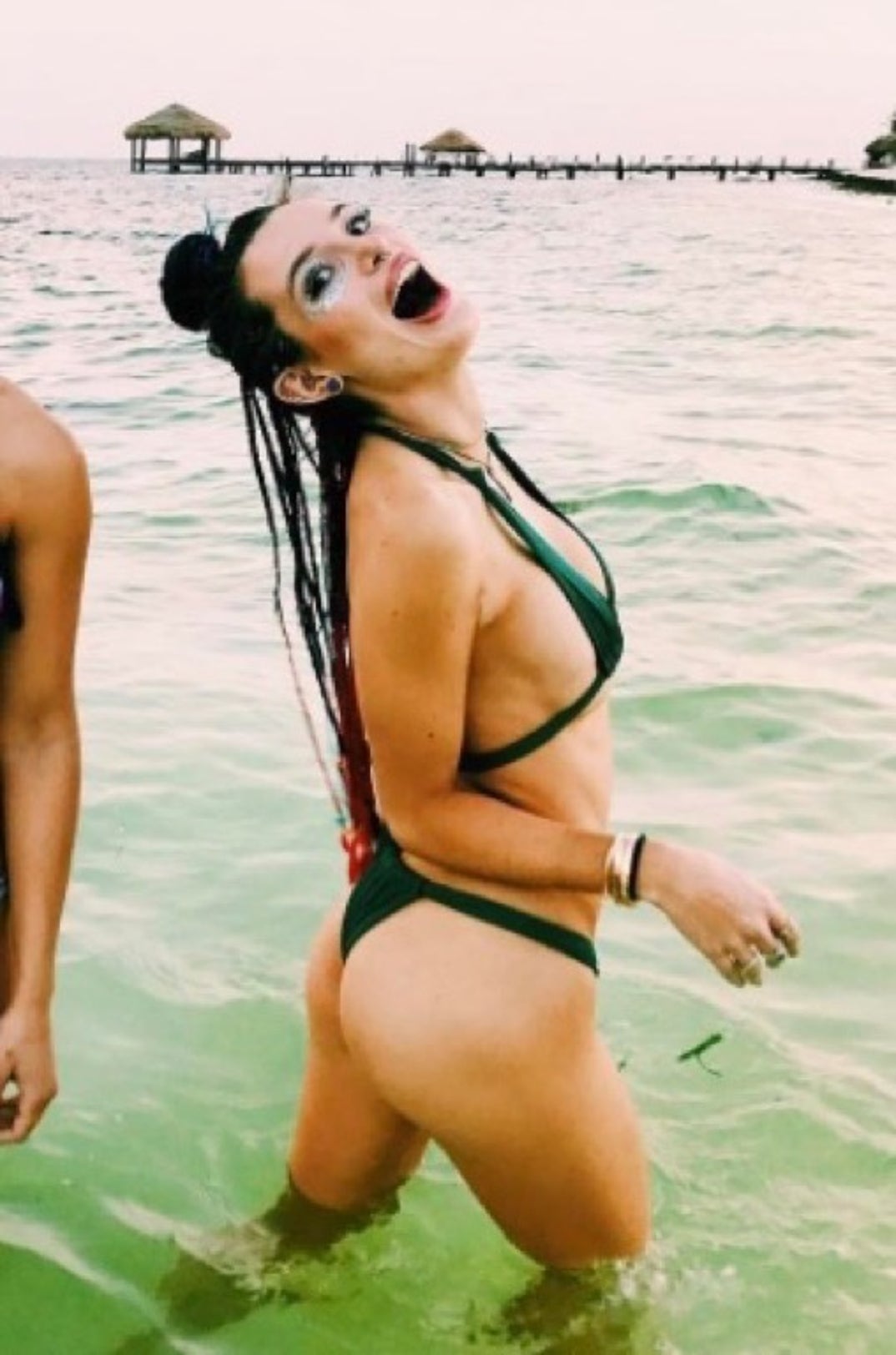 0602_bella_thorne_07