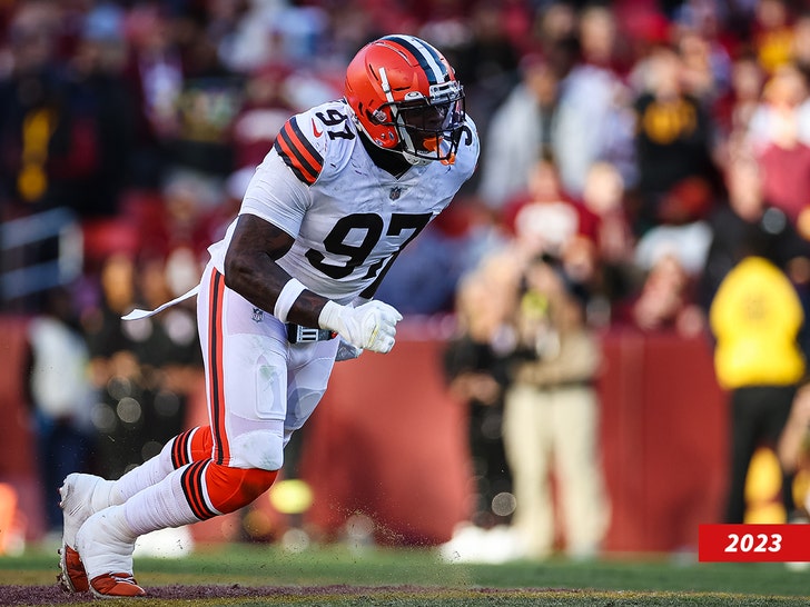 Browns DL Perrion Winfrey Was Released Today After A Girl Posted A Video Of  Him Allegedly Pulling A Gun On Her