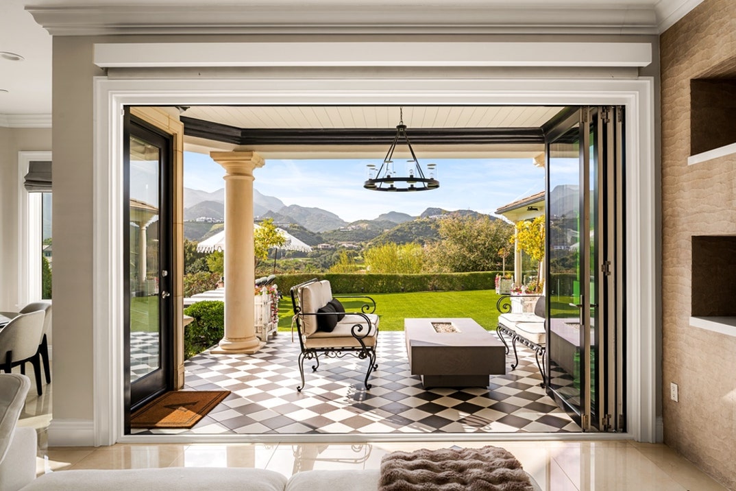 Paul Anka Relists Sherwood Estate 9