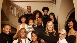 Eddie Murphy Takes Christmas Family Photo with His 10 Kids, Including Newborn Son