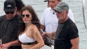 0415-Jeff-Bezos-Lauren-Sanchez-Galapagos-PRIMARY