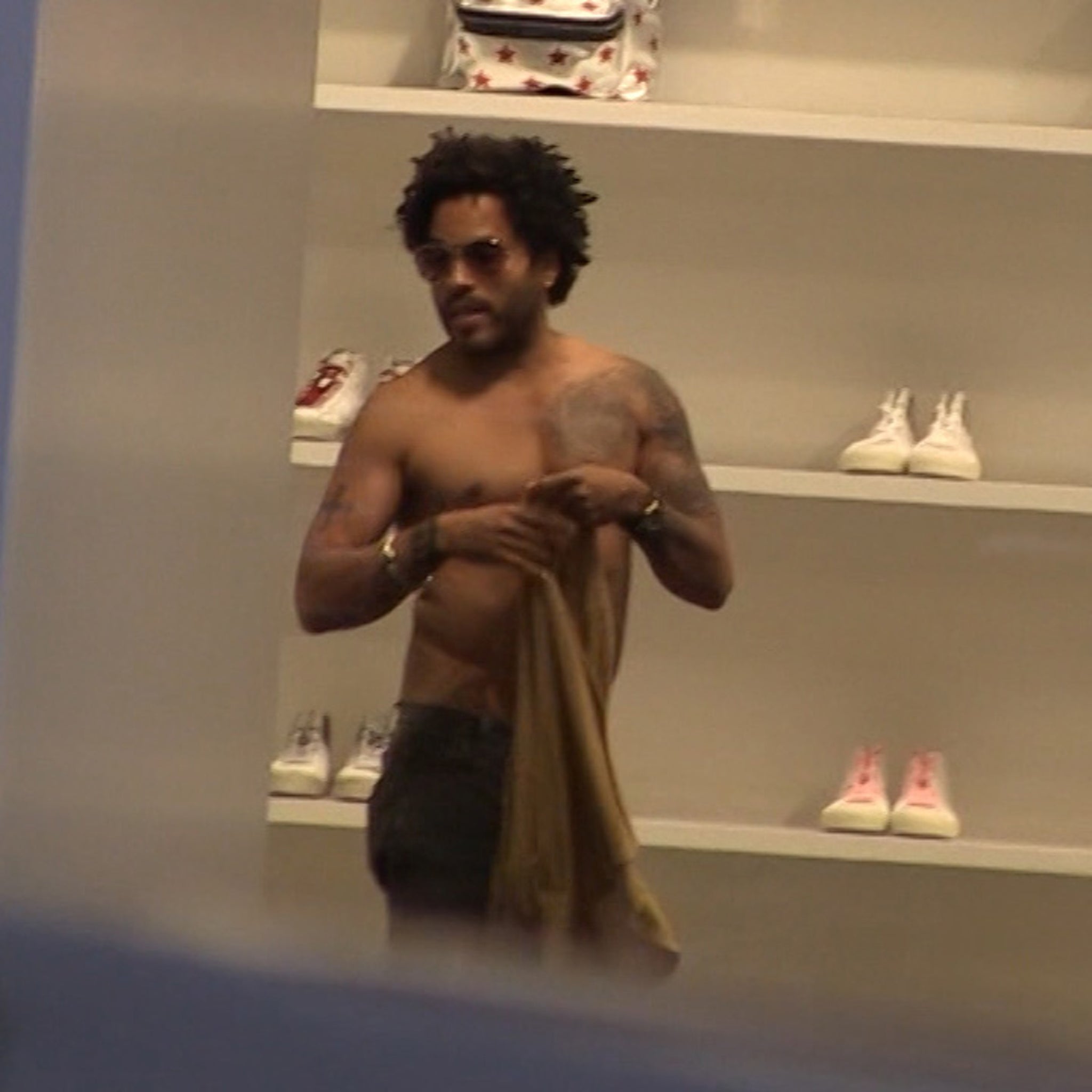 Lenny Kravitz -- Skin to Win for Luxury Shopping Spree