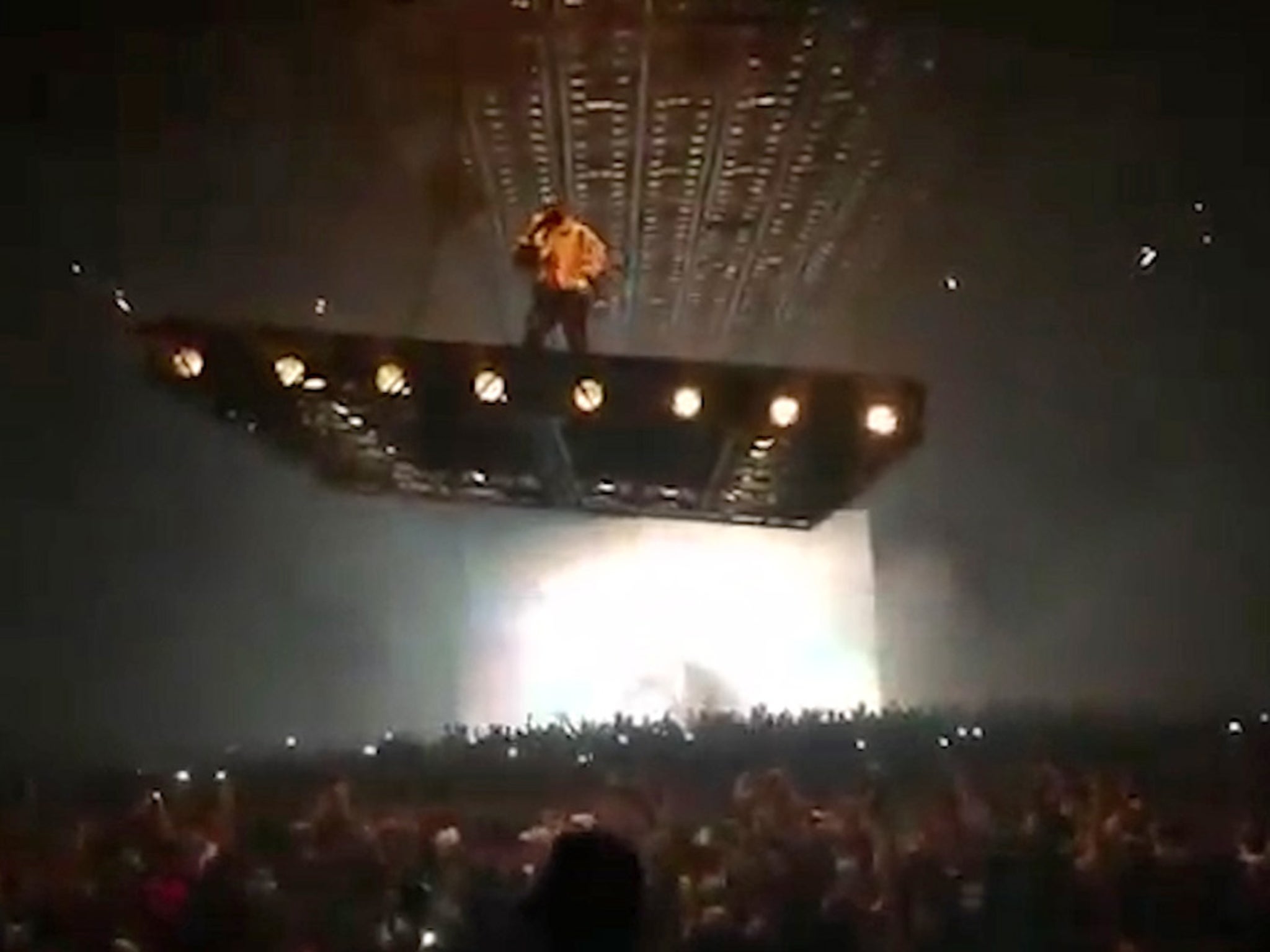 floating pupa in Tokyo 0 Kanye pupas 1 Live 公式通販 Stage - Saint