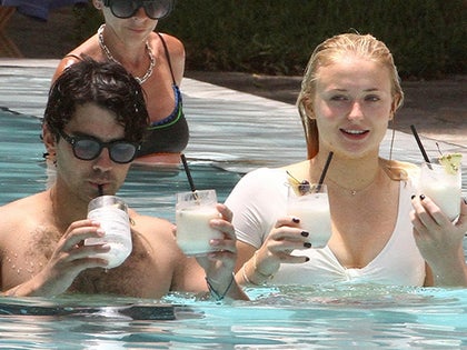 0814-joe-jonas-sophie-turner-miami-pool-kissing-photos-primary