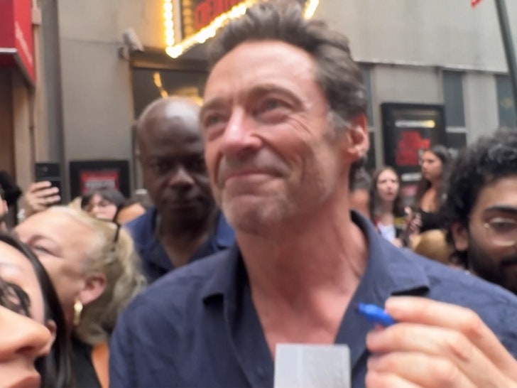 061825-hugh-jackman-selfie