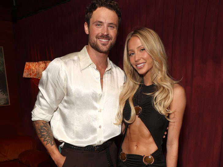 0923-dylan-efran-alix-earl-dwts-premier-su