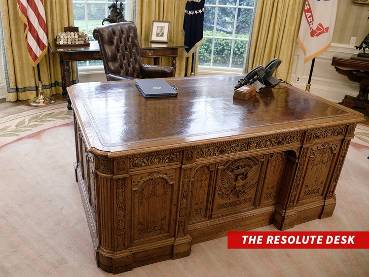 sub-the-Resolute-desk-getty-1
