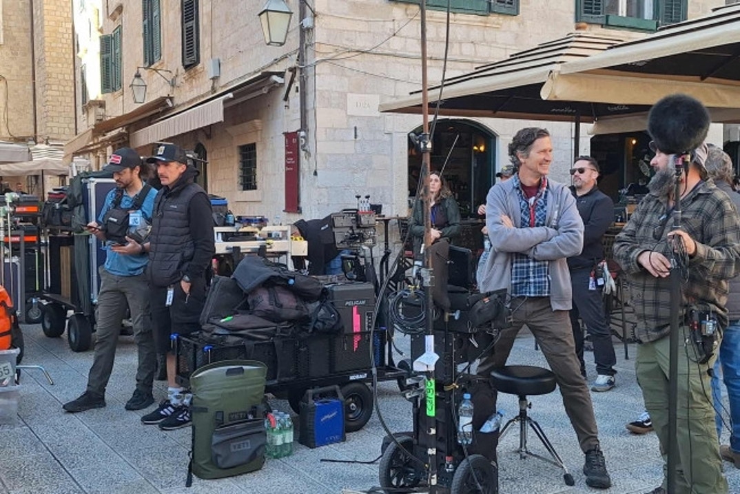 On Set of Outer Banks 13