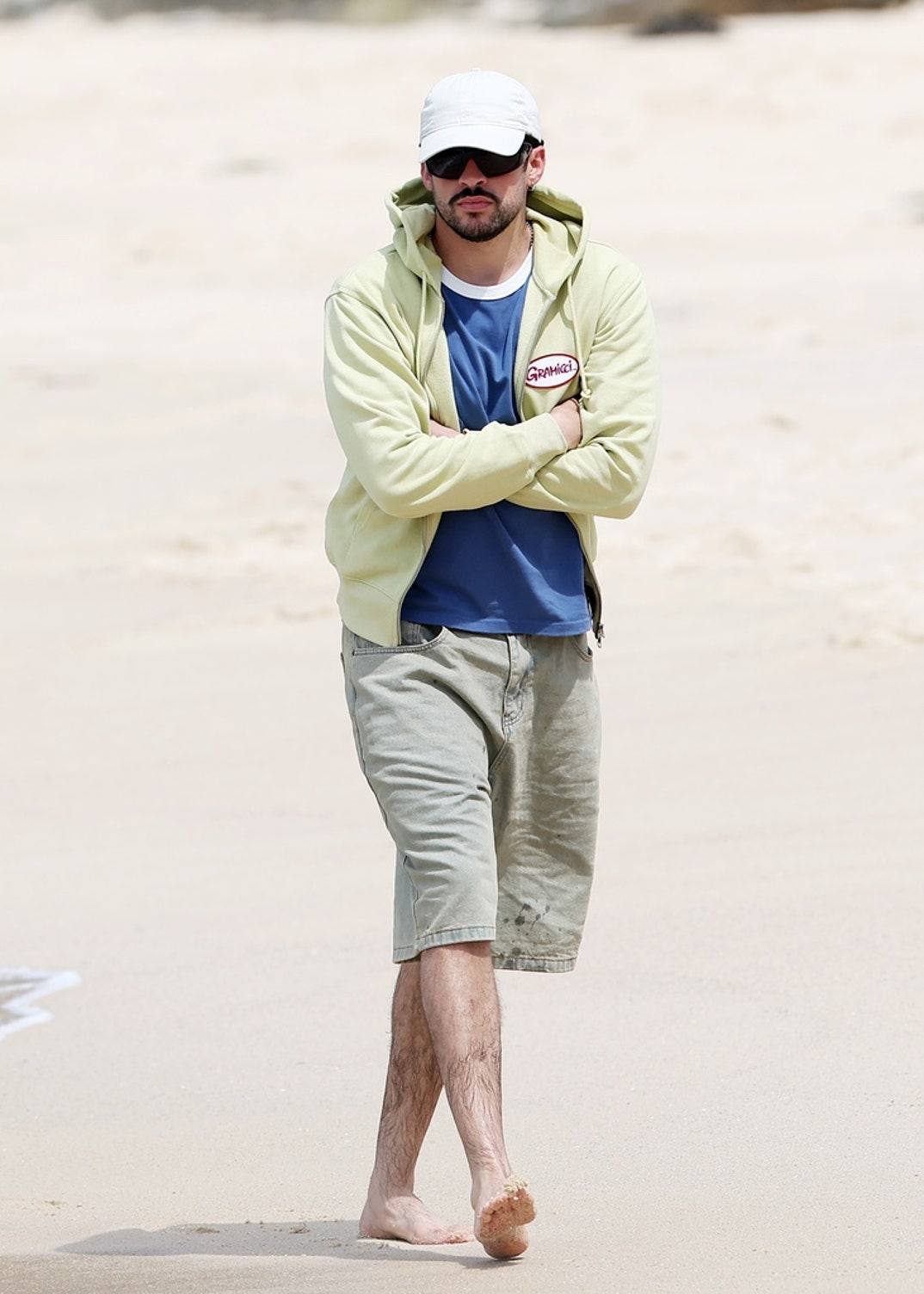 Bad Bunny Gabriela Berlingeri Australia Beach 0