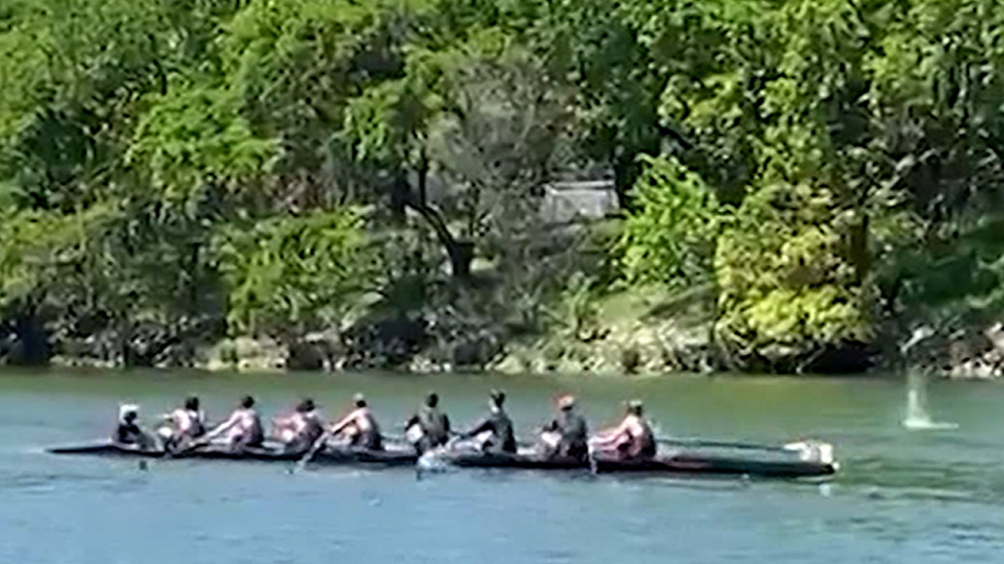 Підлітки-веслярі, застрелені під час бігу на річці Сакраменто, повністю ігнорують це