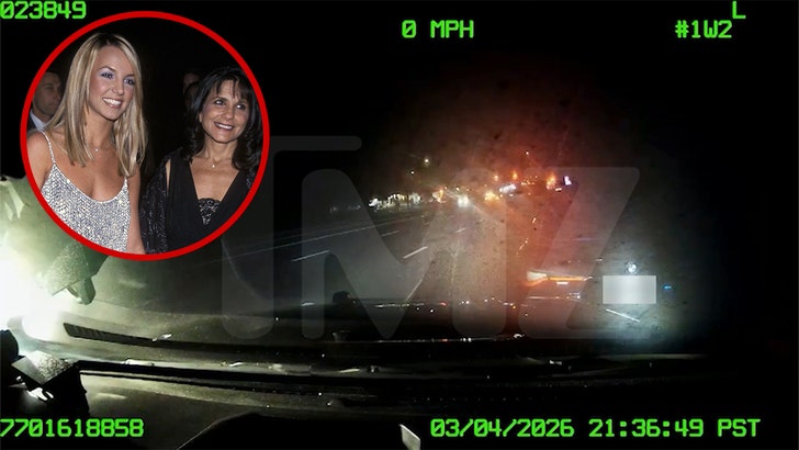 052126_britney_spears_talking_to_cops_about_mom.01_01_17_24