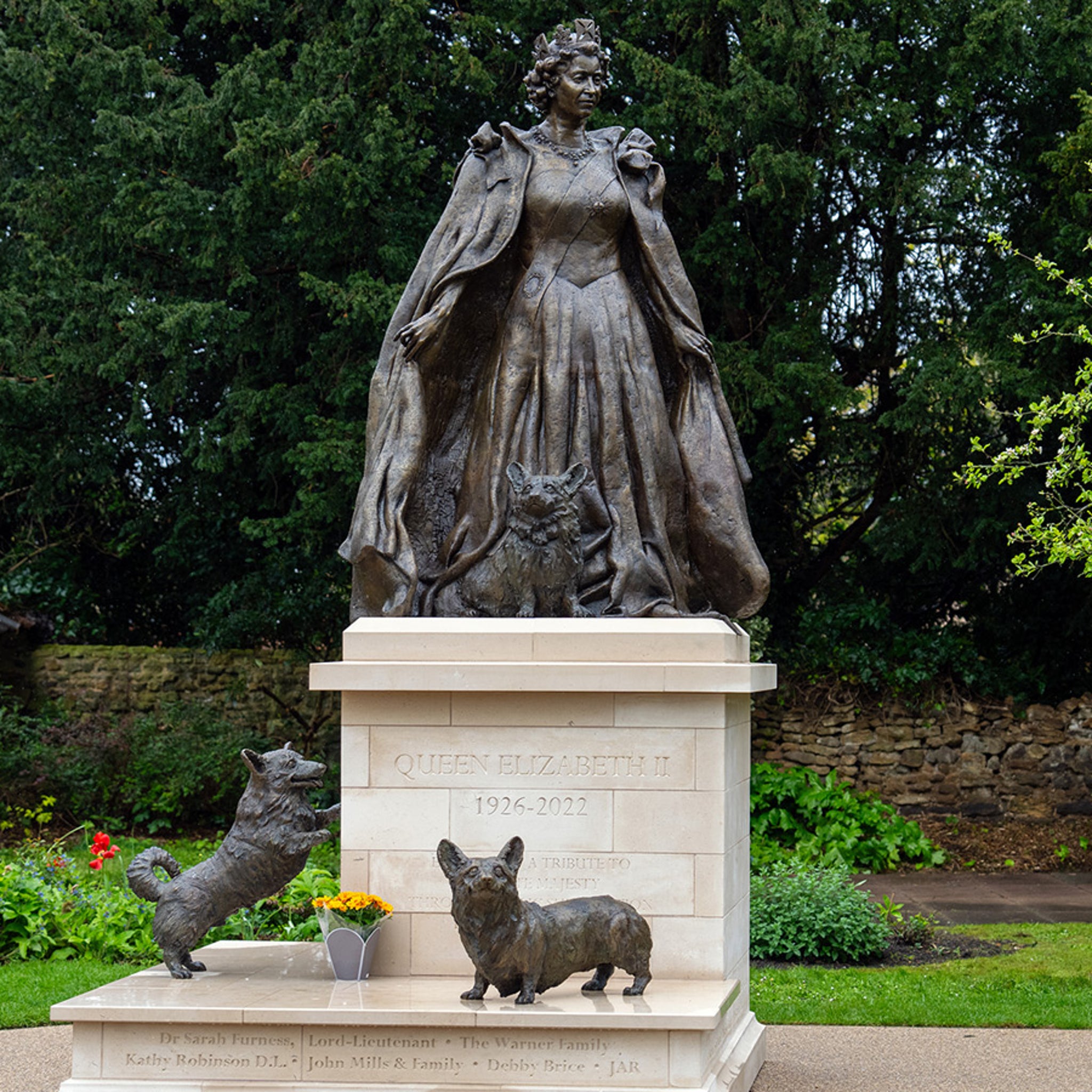Queen Elizabeth Statue Debuted on 98th Birthday, Corgis Added to Base