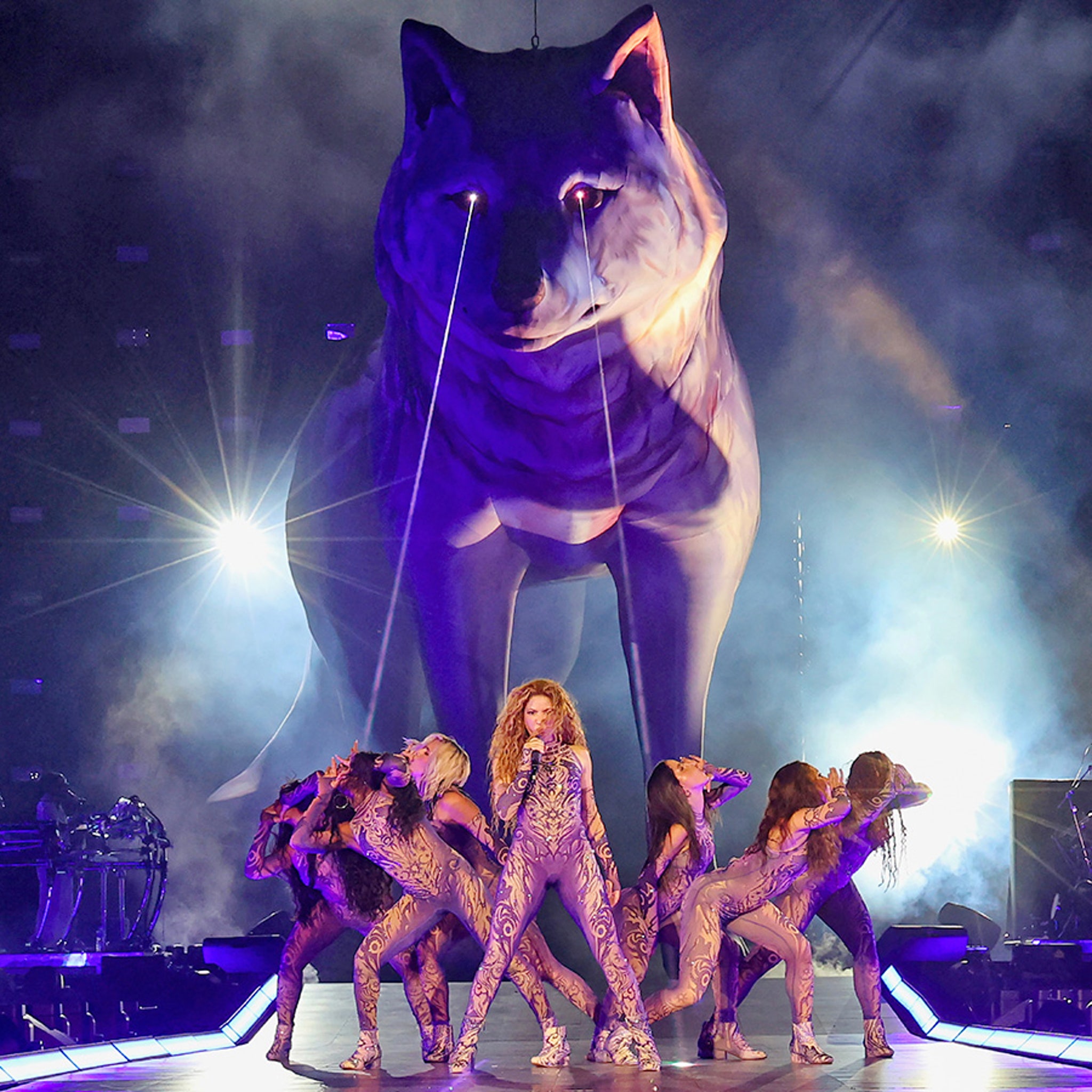 Shakira Unleashes Giant Wolf Prop on First Night of 'Las Mujeres