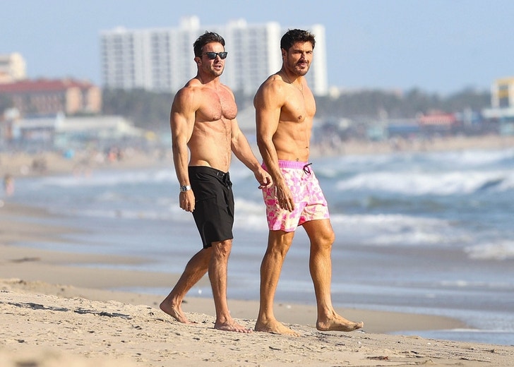 Chris Appleton & Federico Go Shirtless On Santa Monica Beach