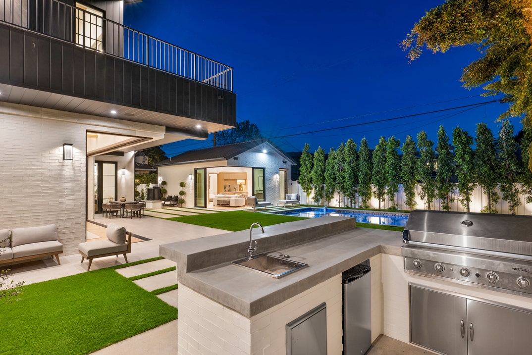 Allison Holker home 38