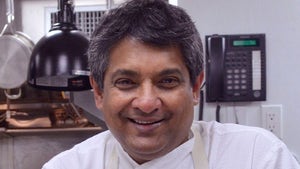 'Top Chef Masters' Star Floyd Cardoz Dead at 59 Due to Coronavirus