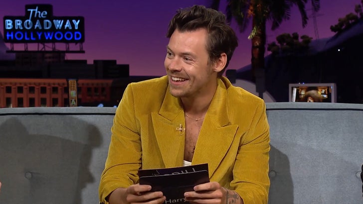 James Corden 'Late Late Show'a Elveda Diyor, Harry Styles One Direction'dan Konuşuyor