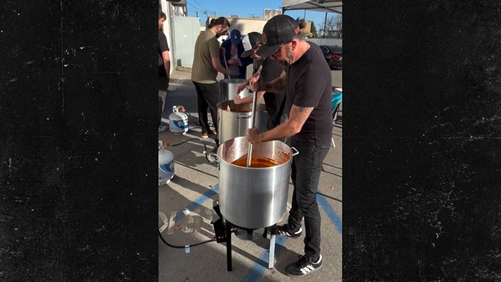 Dave Grohl prepara chili para bombeiros e famílias afetadas por incêndios florestais