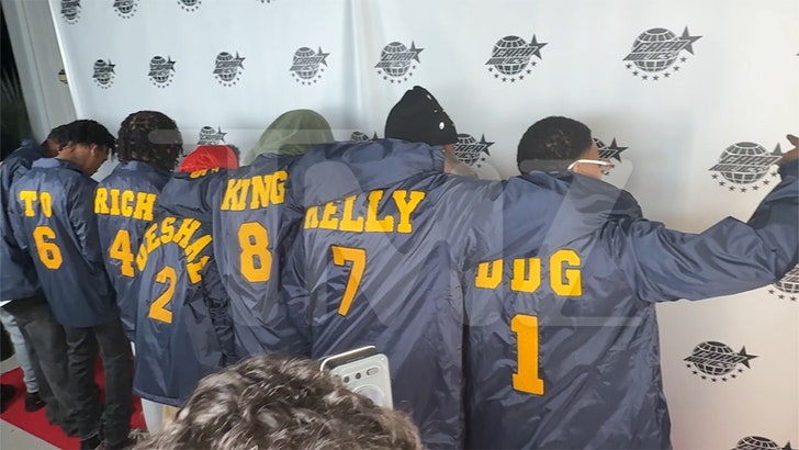 100325_ddg_capaholics_kal