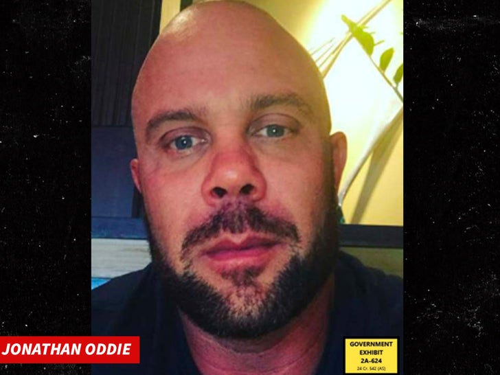 0519-Jonathan-Oddie-Sexy-Worker-primario