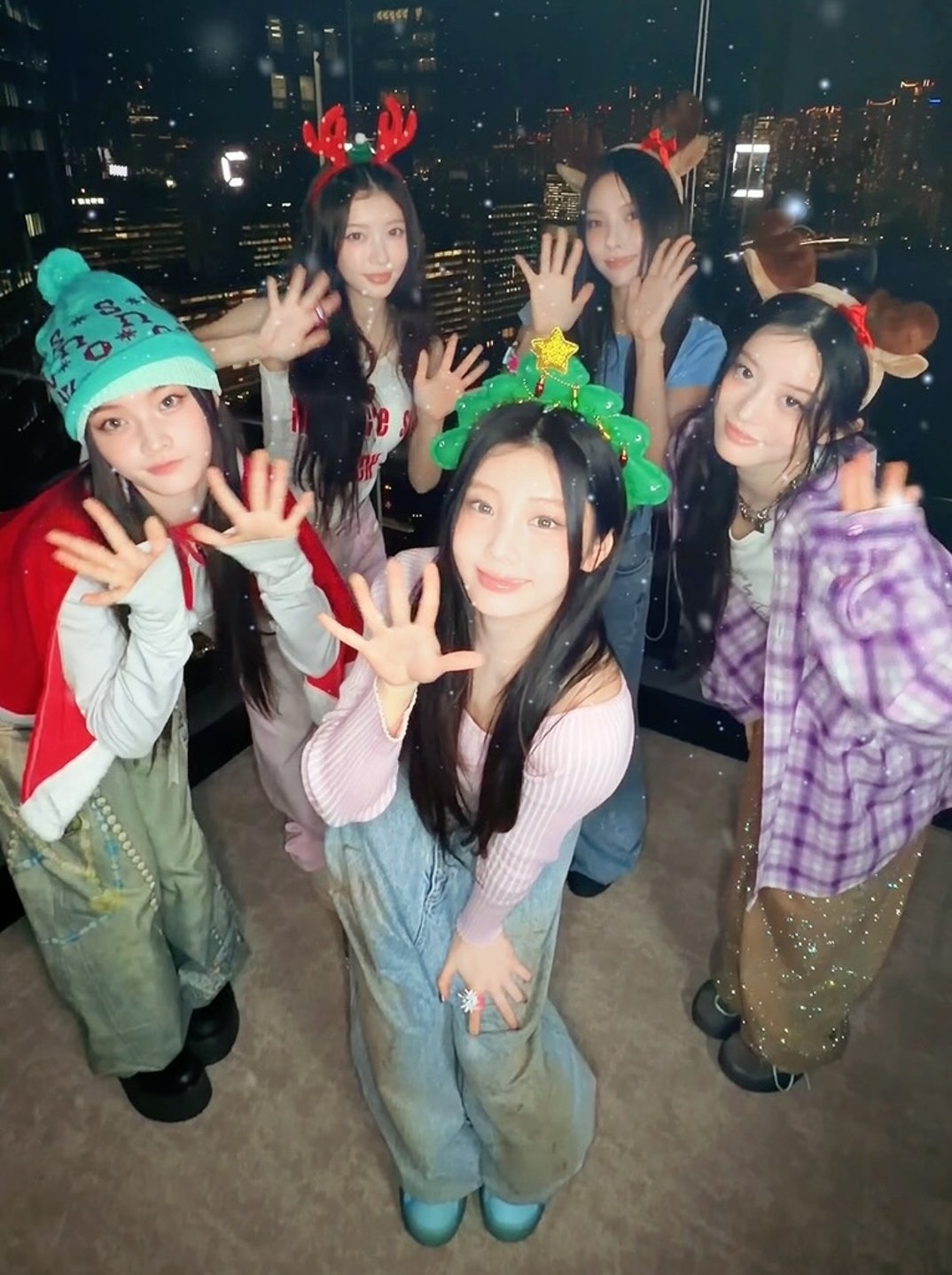 Wonhee, Minju, Moka, Iroha and Yunah
