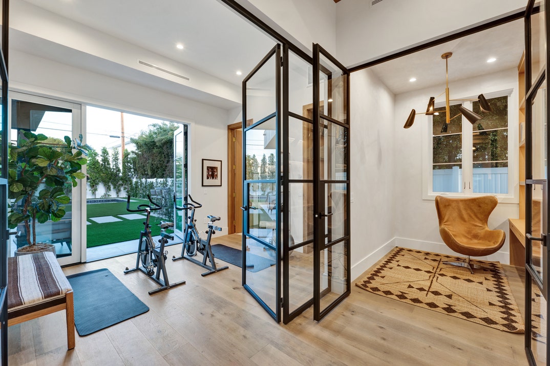 Allison Holker home 16
