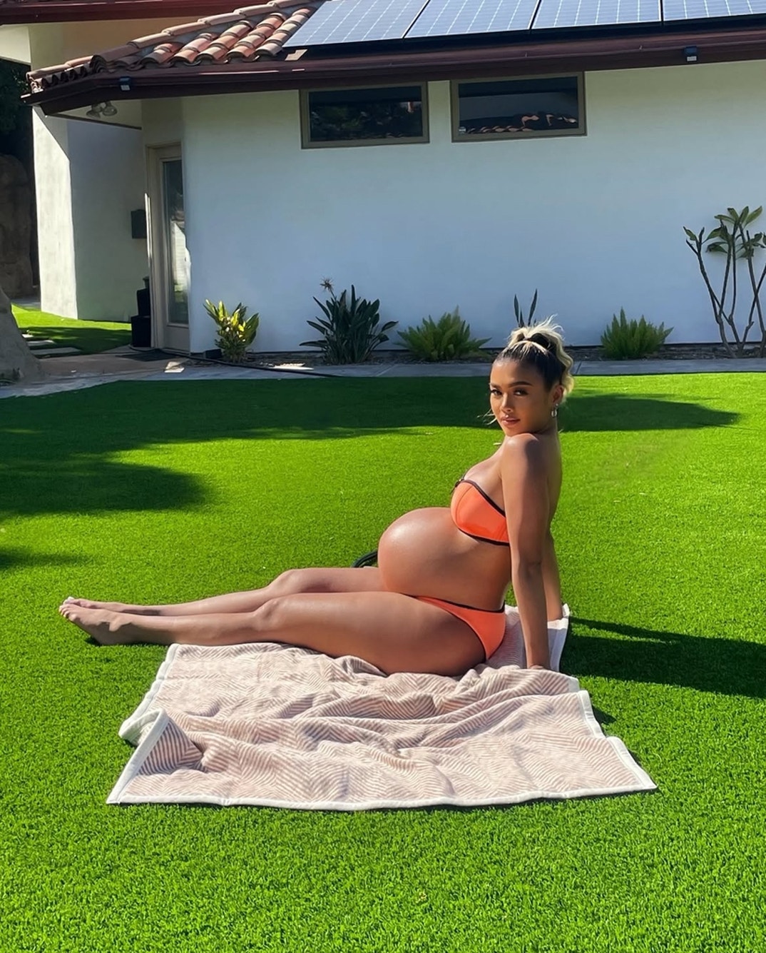 Liane V Benjamin Hot Shots 13