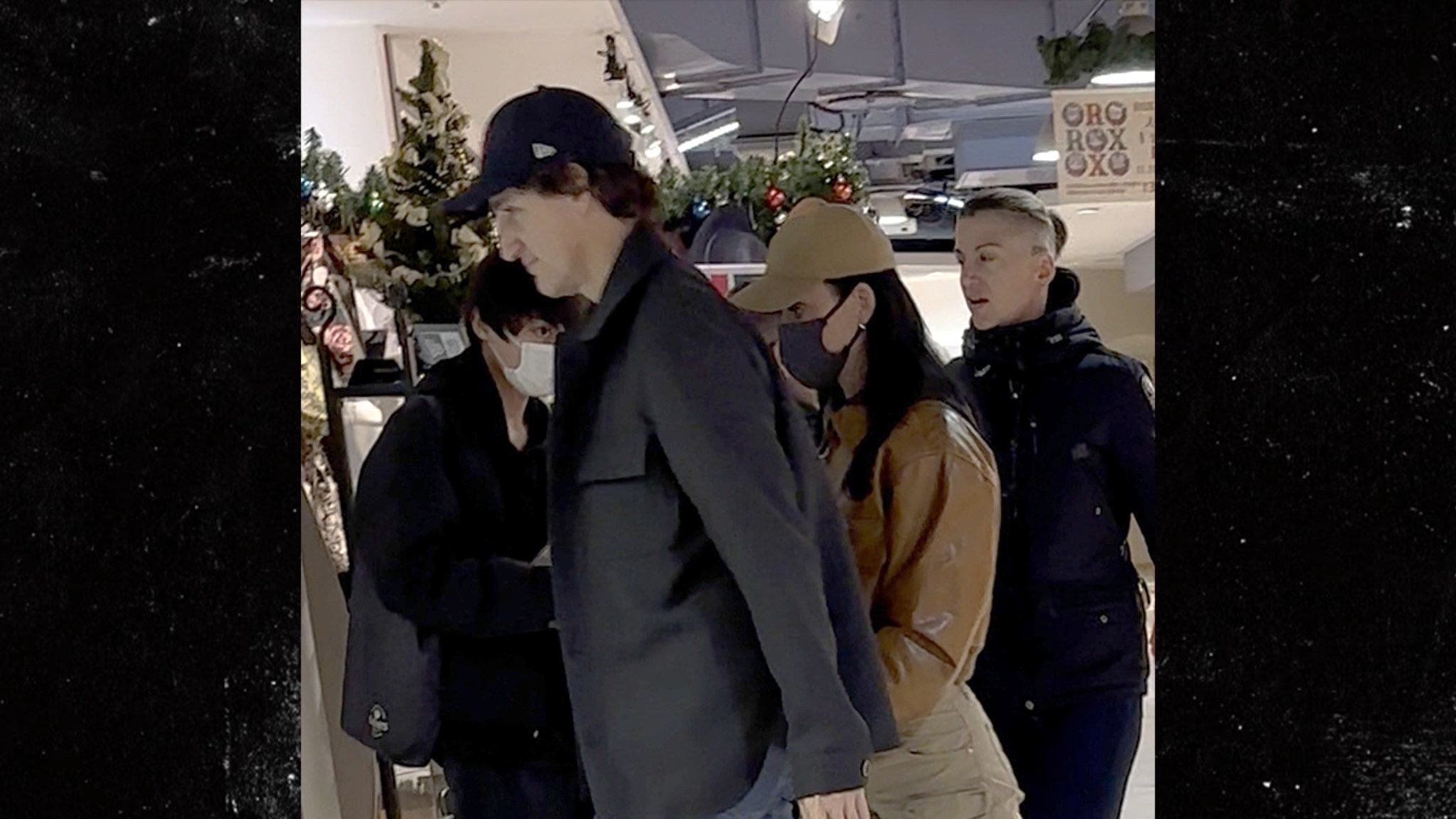 Katy Perry and Justin Trudeau Get Cozy in Tokyo During World Tour