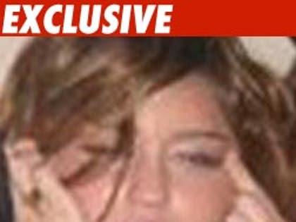 0612_miley_cyrus_eyes_ex-1