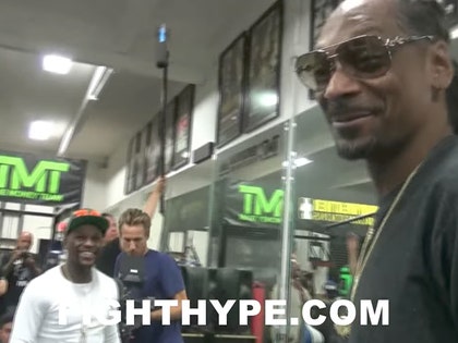 0809-snoop-dogg-floyd-mayweather-FIGHTHYPE-01