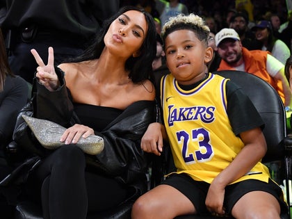 Stars At The Lakers Vs Suns Game  photos 6