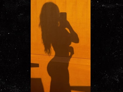 1006-Khloe-Kardashian-Shadow-PRIMARY