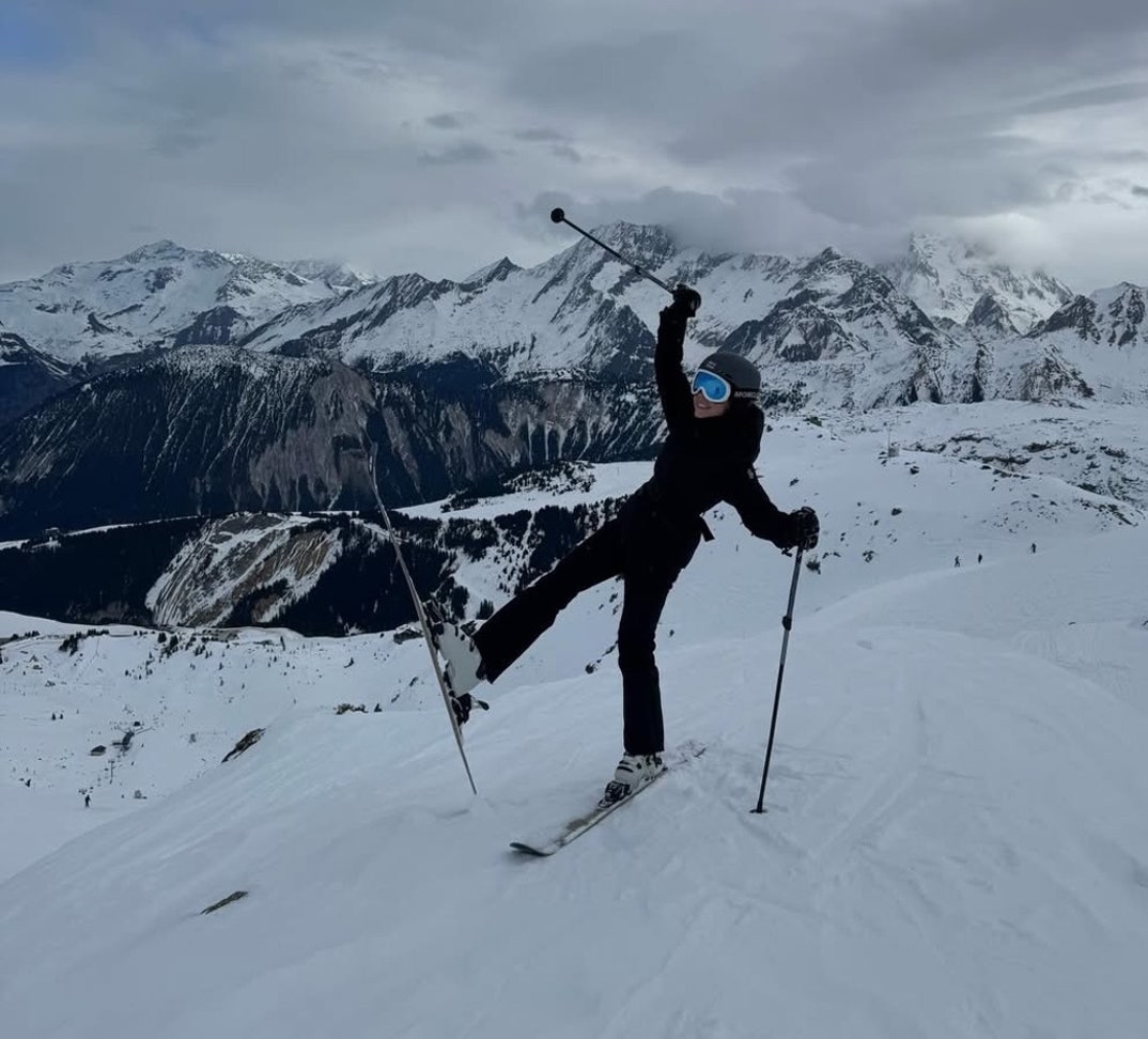 Sydney Sweeney Jeans Winter Vacay 0