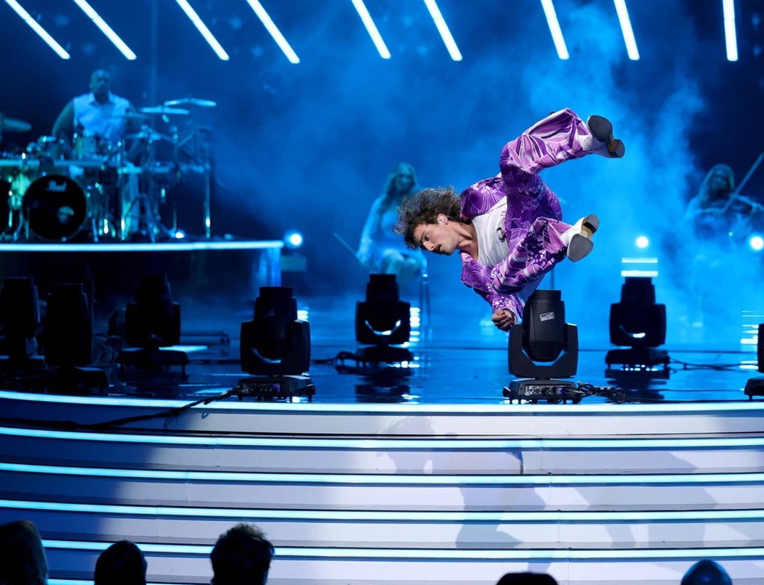 Benson Boone Flipping On Stage 10