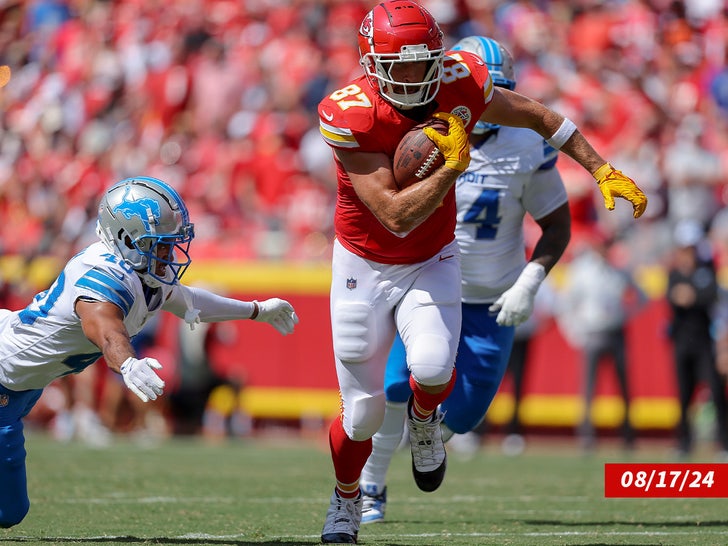 travis kelce en el campo sub