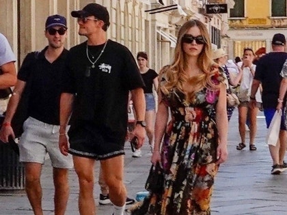 tom brady orlando bloom and sydney sweeney backgrid 4
