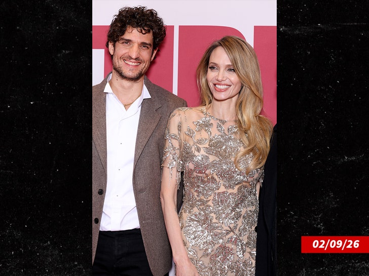 Lewis Garrel y Angelina Jolie Getty 1