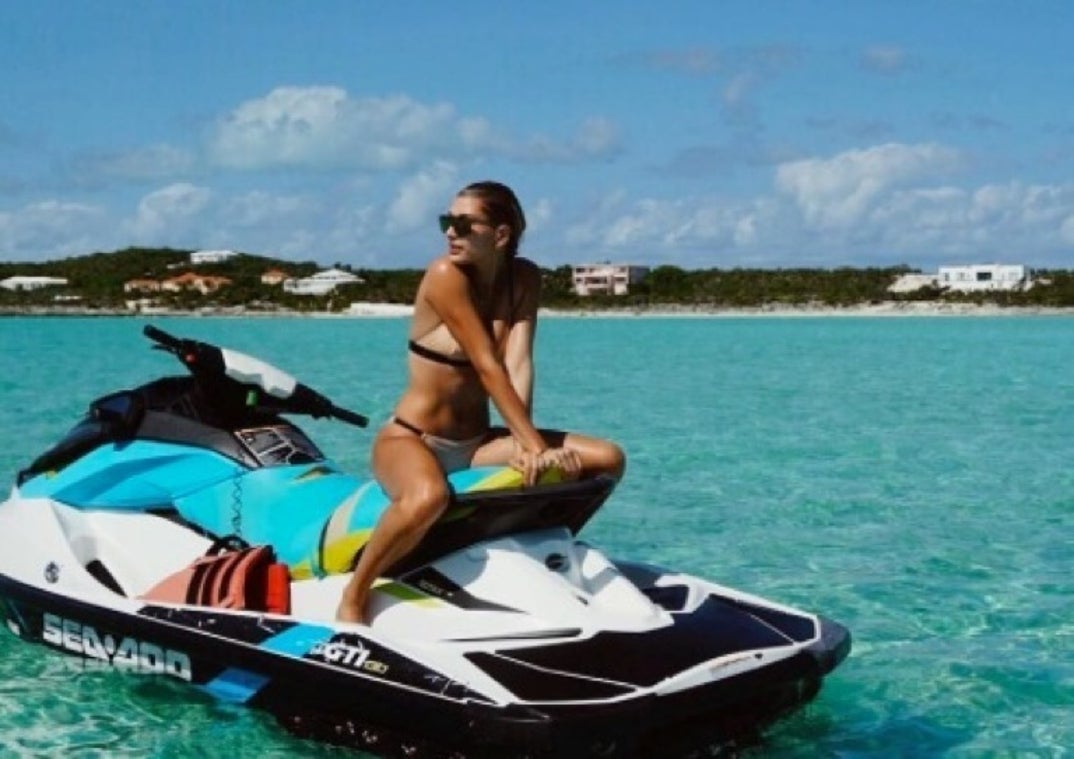 hailey_baldwin_sexy_snaps15