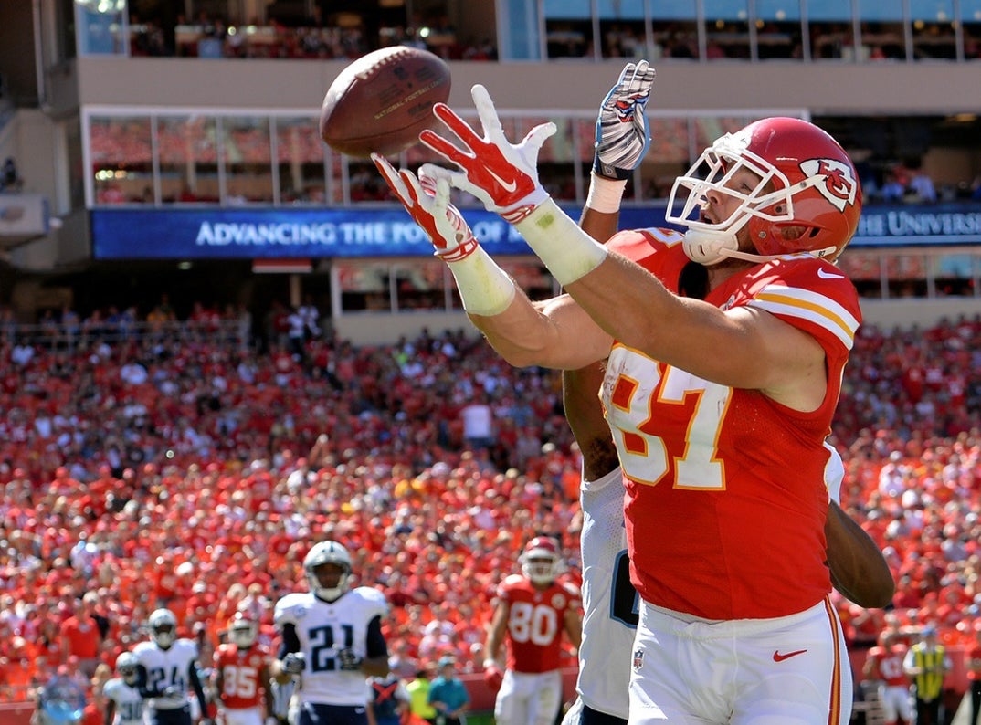 Travis Kelce On The Field 17