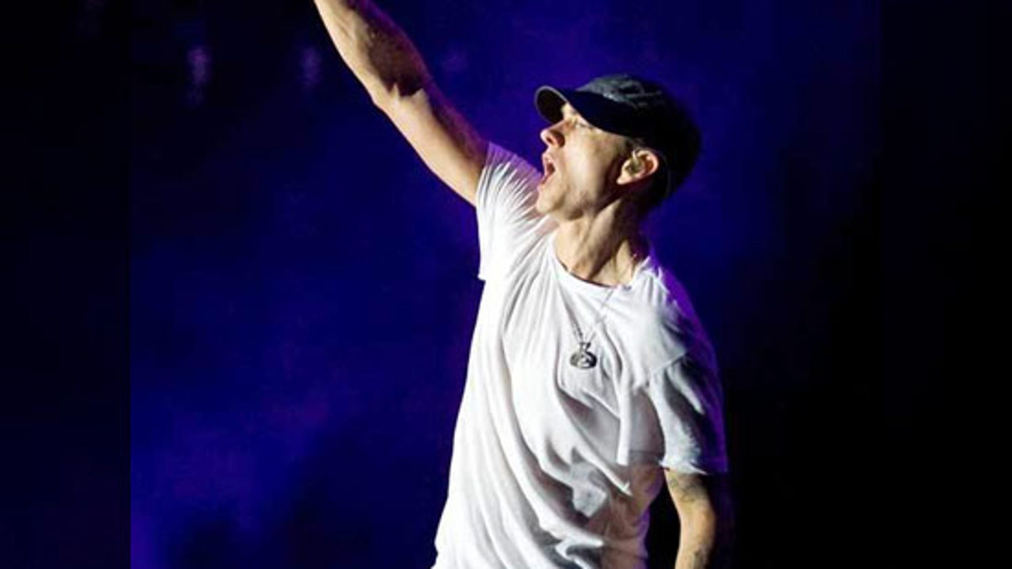 Эминем 2011. Эминем концерт 2002. Ronnie Eminem. Эминем поклон. Эминем песни мама