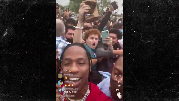 TRAVIS SCOTT FANS 🔥 on X: Some pics that fans took of their