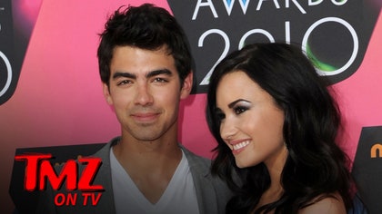 081125_demi_lovato_joe_jonas_tv_kal