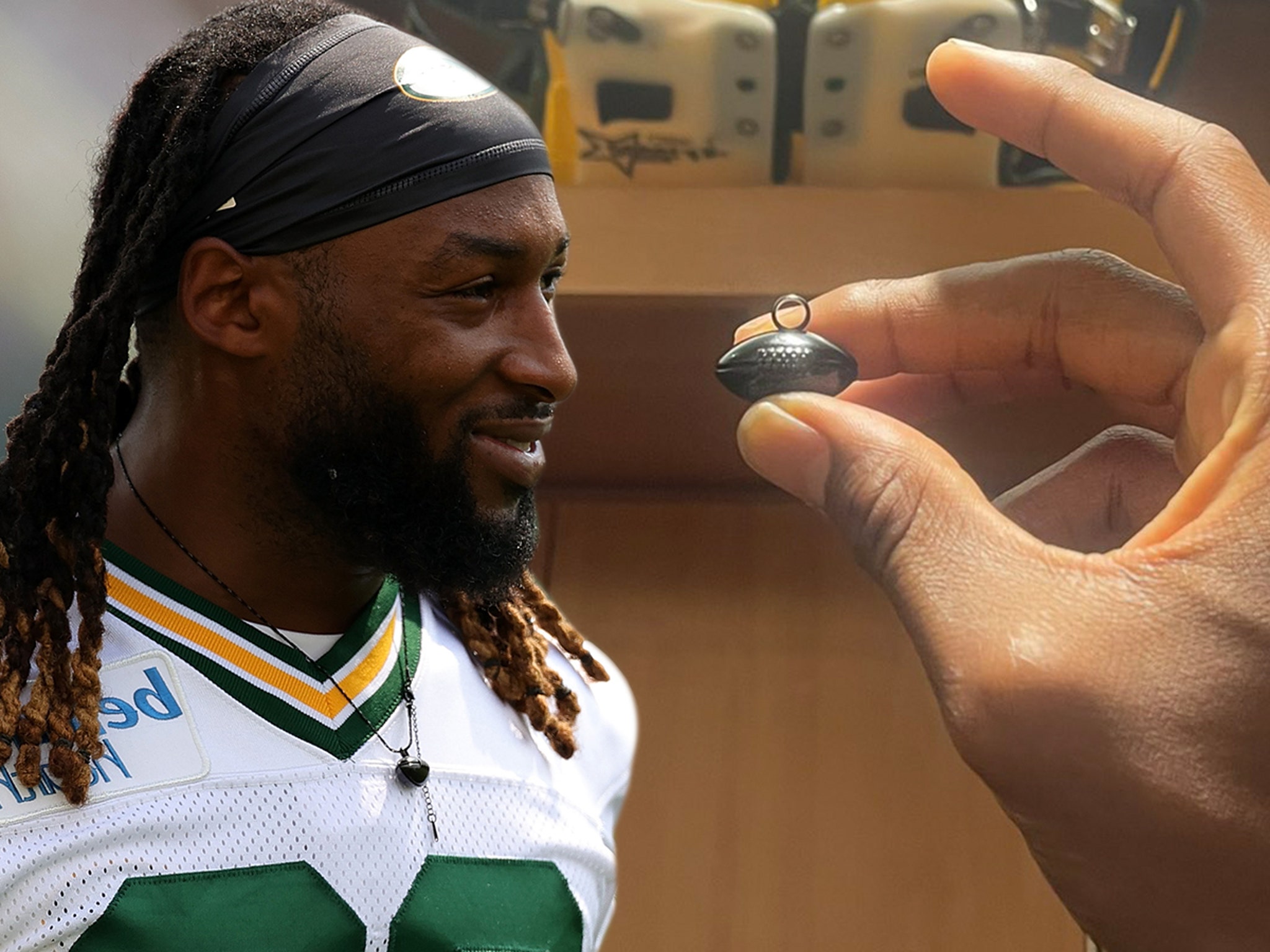 Aaron Jones Continuing To Wear Father's Ashes After Jersey Gets Custom  Pocket