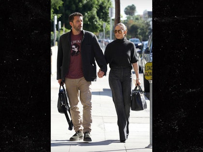 1128-ben-affleck-jennifer-lopez-backgrid-08